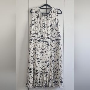 Elegant Black and White Sleeveless Dress